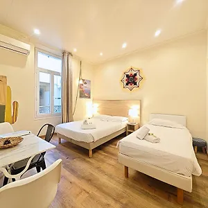Viva Riviera - 19 Rue Des Freres Pradignac , Cannes France